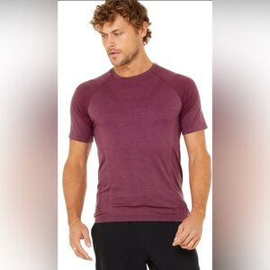 ALO Yoga Amplify Short Sleeve Athletic Tee in Red — Men’s Large